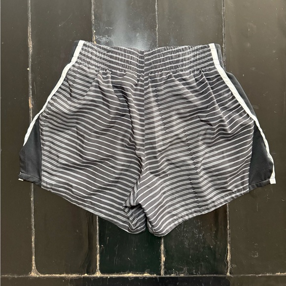 Girls Active Shorts Bundle Abercrombie Nike Size 11/12 & Medium - Picture 3 of 12